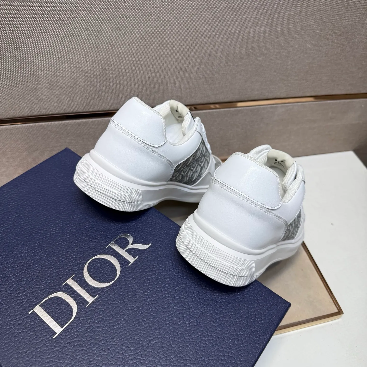 ⬛️Men's shoes 💰p400 [Dior~] Men's casual shoes 2025z cabinet sales simultaneously 🔶Size: 38-44 #️⃣ 🔷2 colors🔜The upper is made of multi-material splicing➕Mesh lining, comfortable and breathable, sole: original comfortable and wear-resistant outsole, ⚠️real thing📱photographed🎬real thing is better📢📢📢